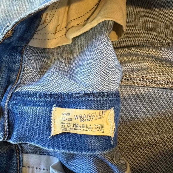 Vintage 1980s Beautifully faded Wrangler Jeans Measure 31/32x29 - Picture 3 of 6
